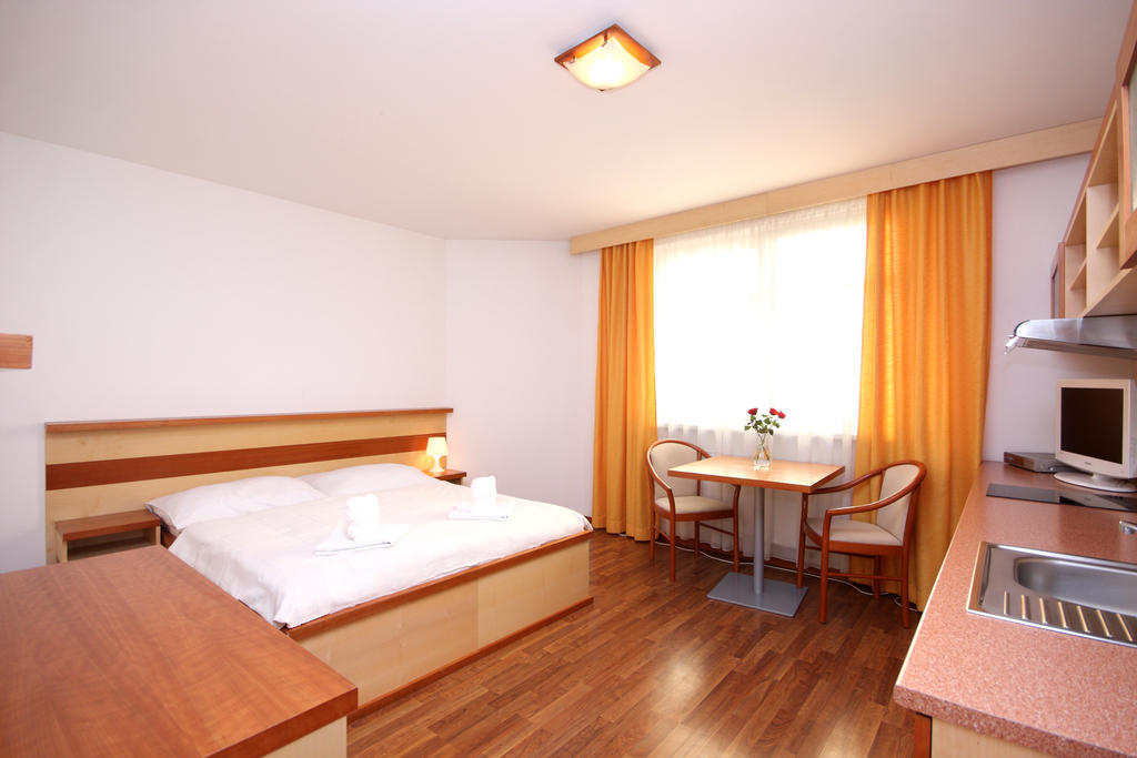 Aparthotel Na Belidle Prague Room photo